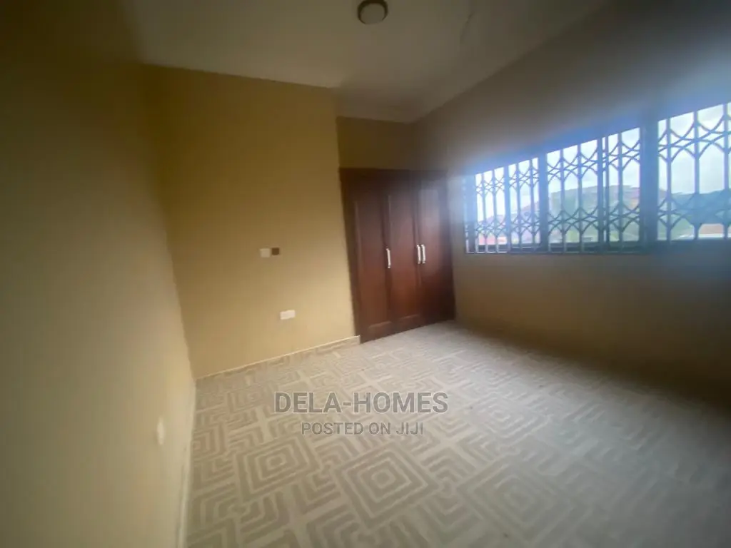 2bdrm Apartment in Atomic, Madina for rent