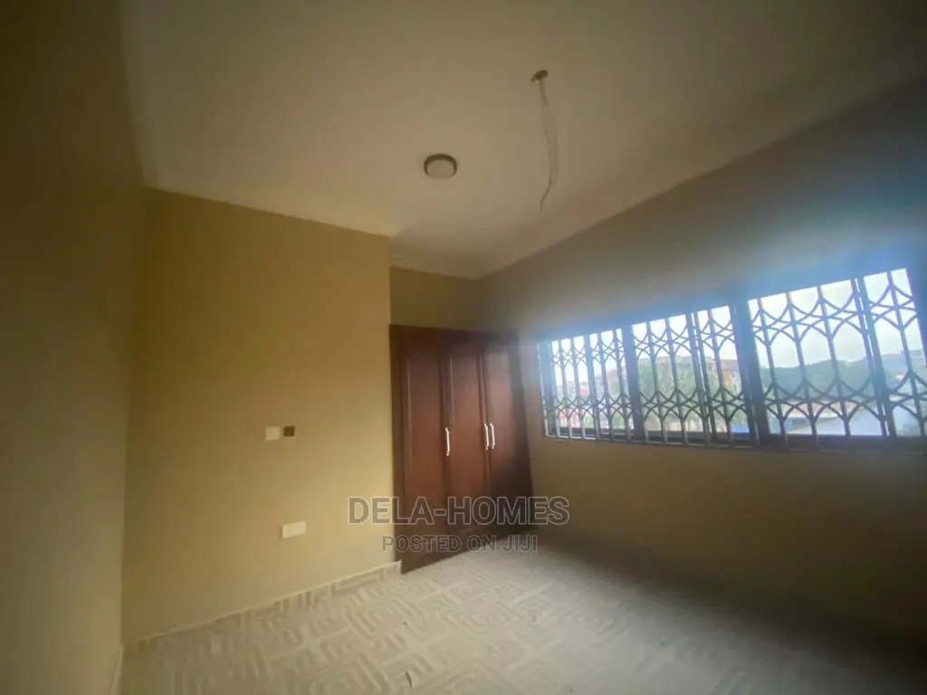 2bdrm Apartment in Atomic, Madina for rent