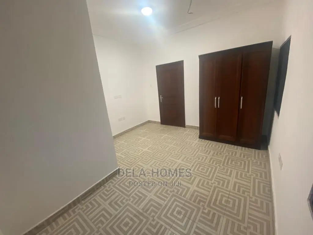 2bdrm Apartment in Atomic, Madina for rent