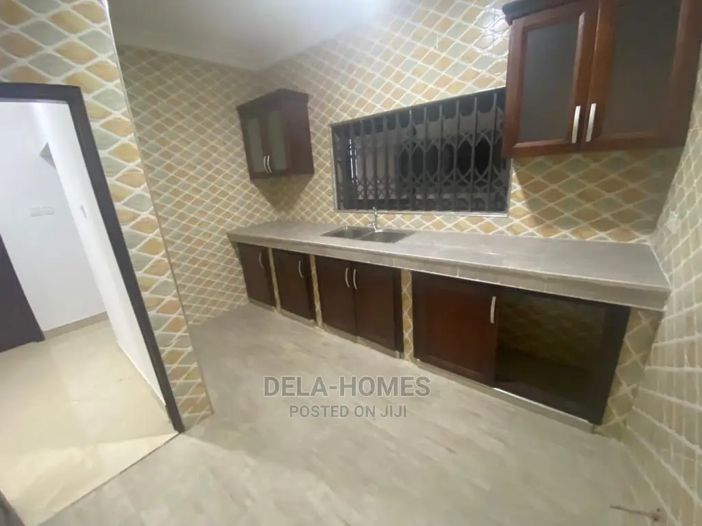 2bdrm Apartment in Atomic, Madina for rent