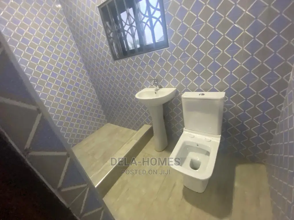 2bdrm Apartment in Atomic, Madina for rent