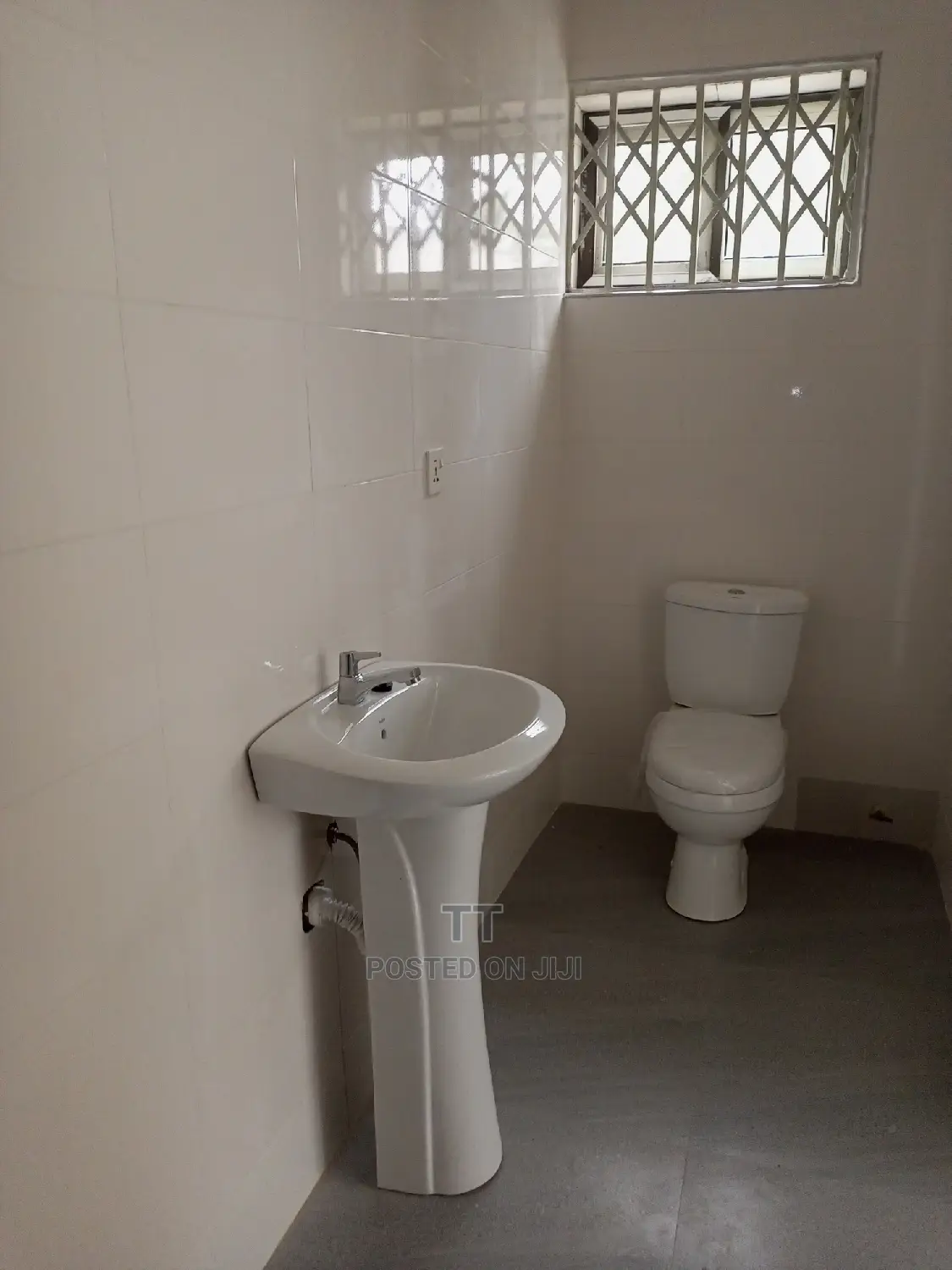 5bdrm House in Teshie Greda Estate for rent