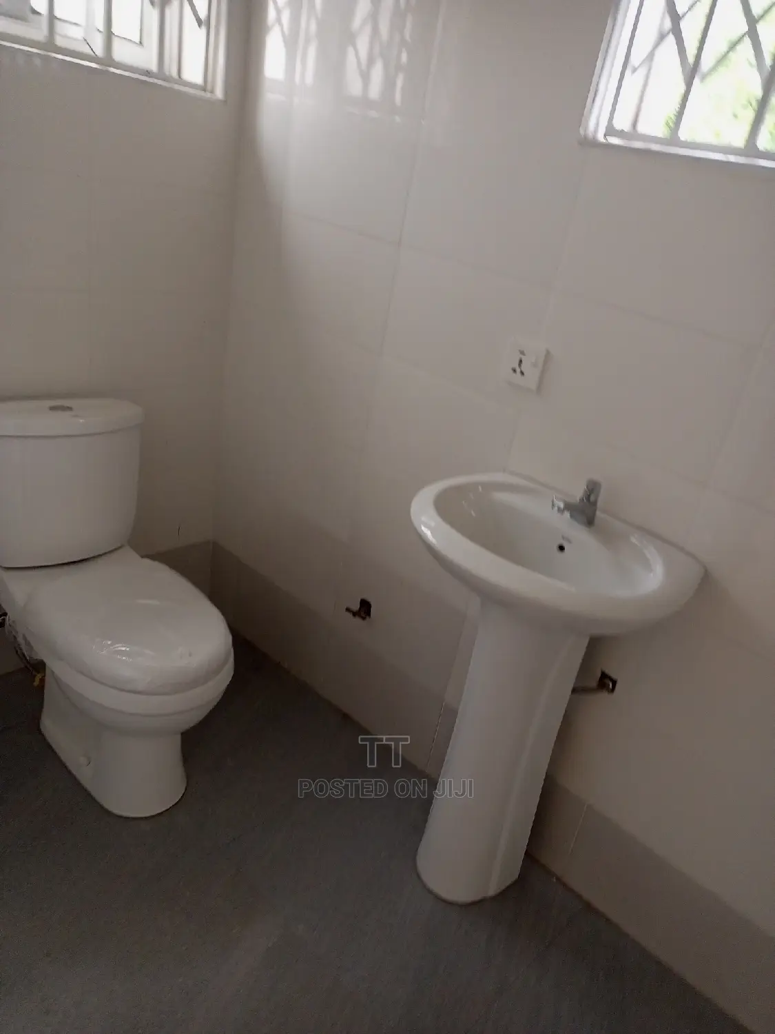 5bdrm House in Teshie Greda for rent