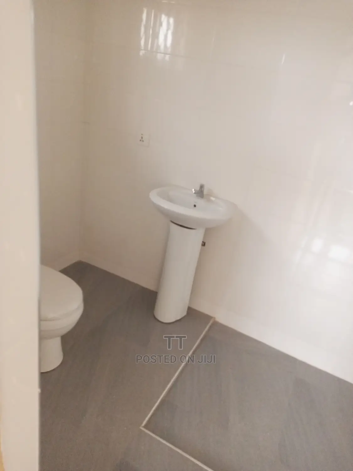 5bdrm House in Teshie Greda for rent