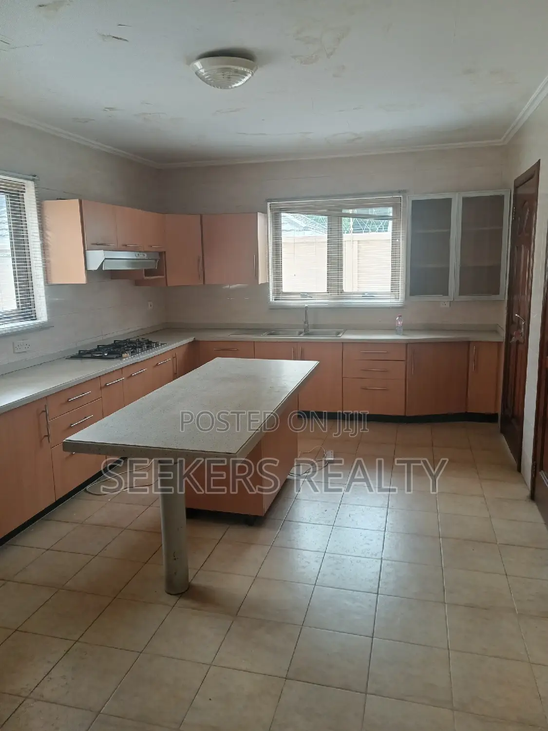 6bdrm House in Seekers Realty, Cantonments for rent