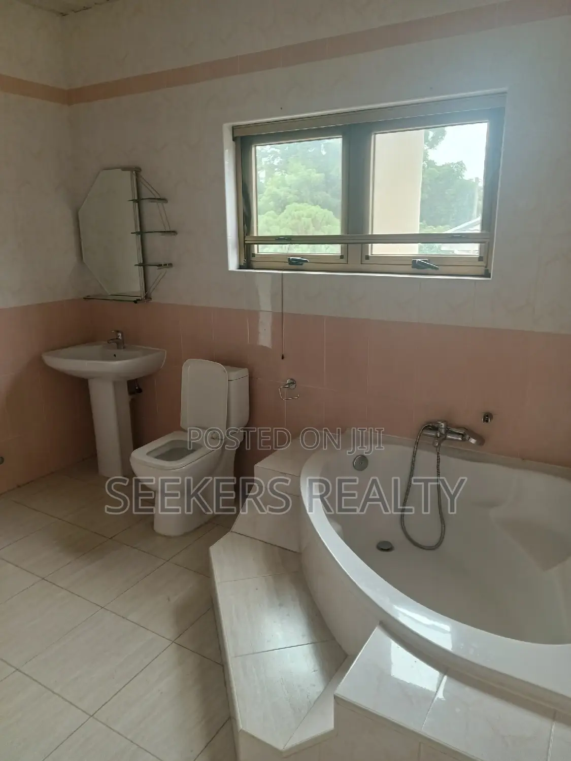 6bdrm House in Seekers Realty, Cantonments for rent