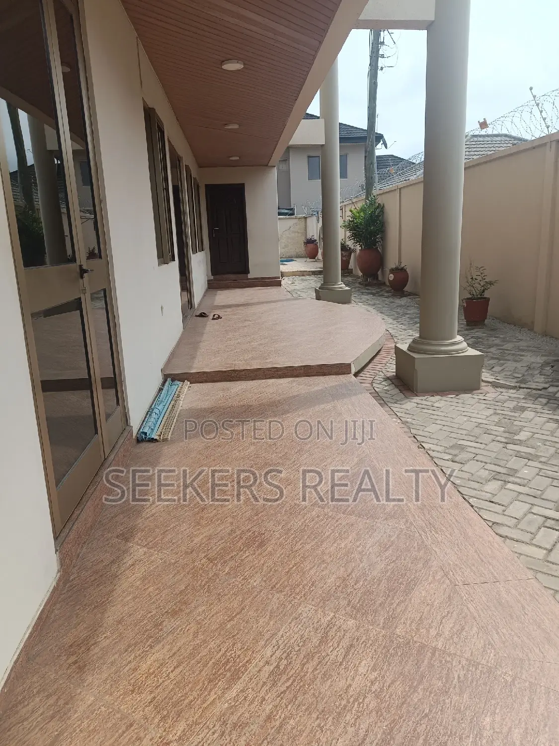 6bdrm House in Seekers Realty, Cantonments for rent