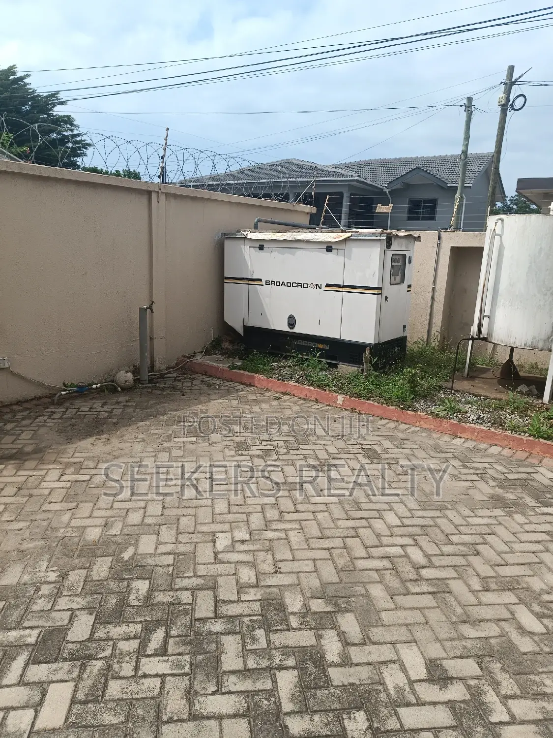 6bdrm House in Seekers Realty, Cantonments for rent