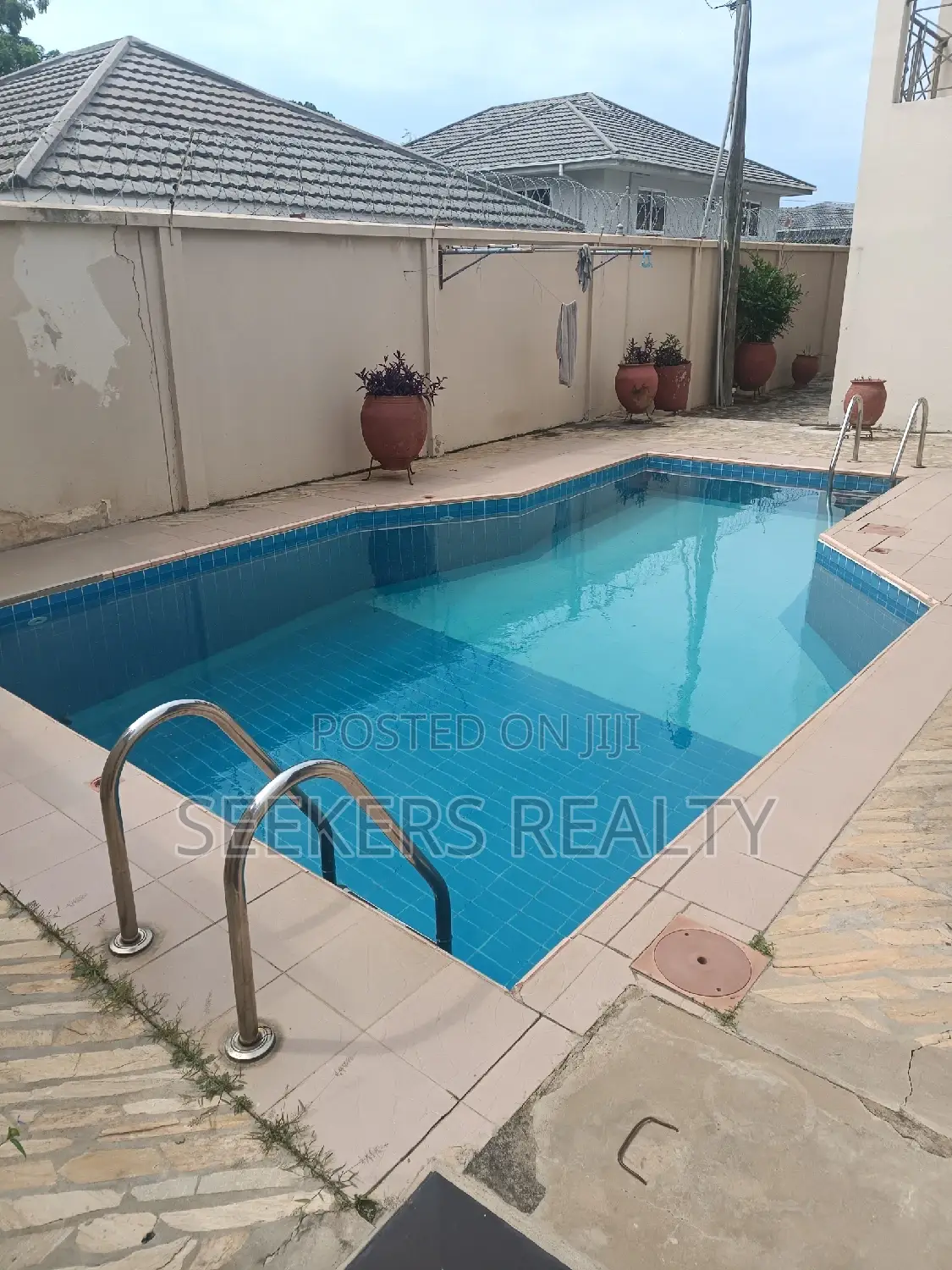 6bdrm House in Seekers Realty, Cantonments for rent