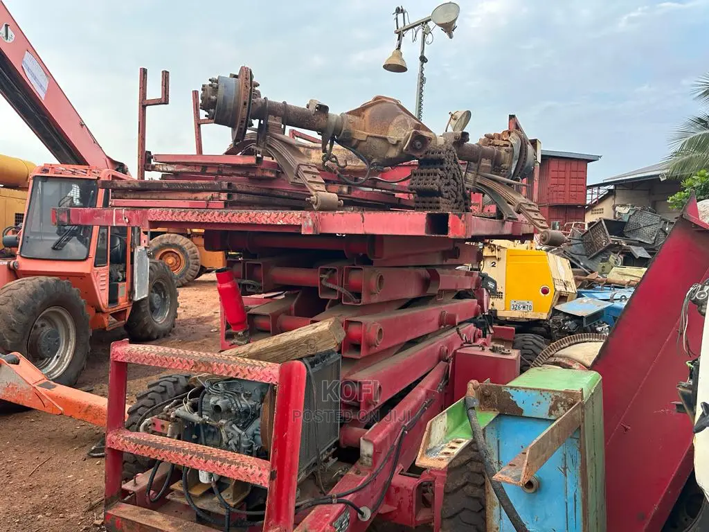 Grove Scissor Lift
