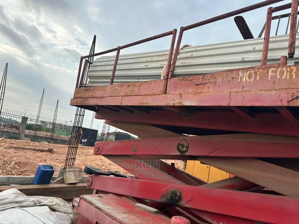 Grove Scissor Lift