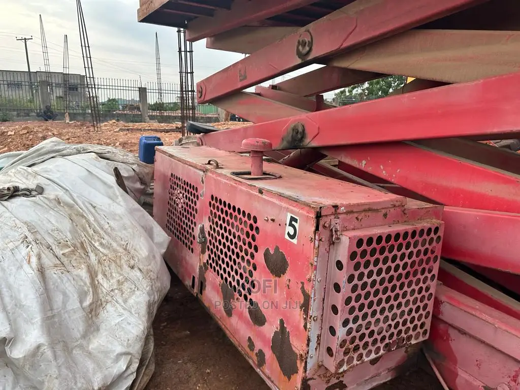 Grove Scissor Lift