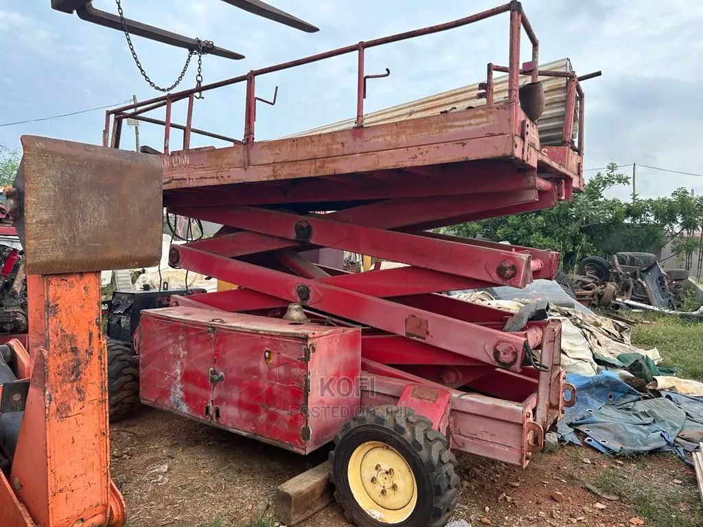 Grove Scissor Lift