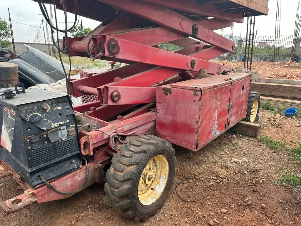 Grove Scissor Lift
