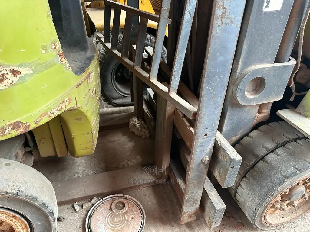 Forklift - 10,000 Lb Capacity Forklift