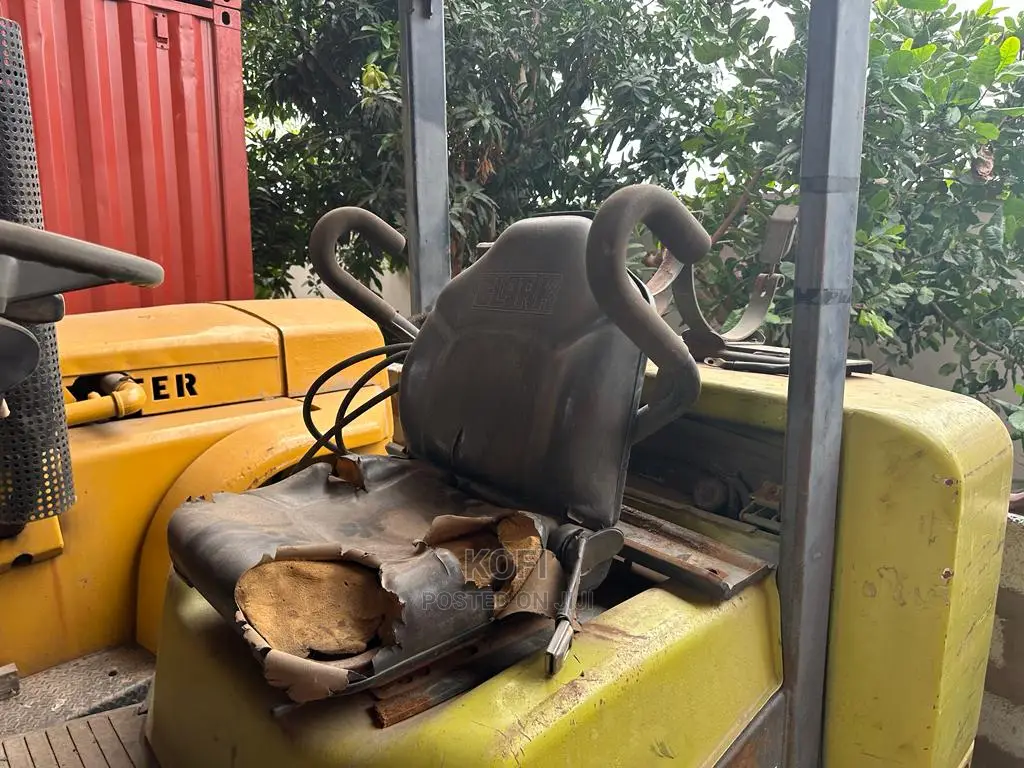 Forklift - 10,000 Lb Capacity Forklift