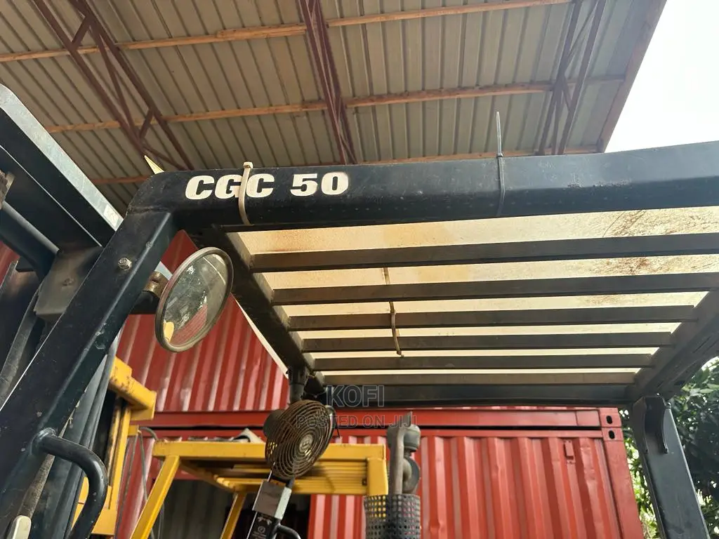 Forklift - 10,000 Lb Capacity Forklift