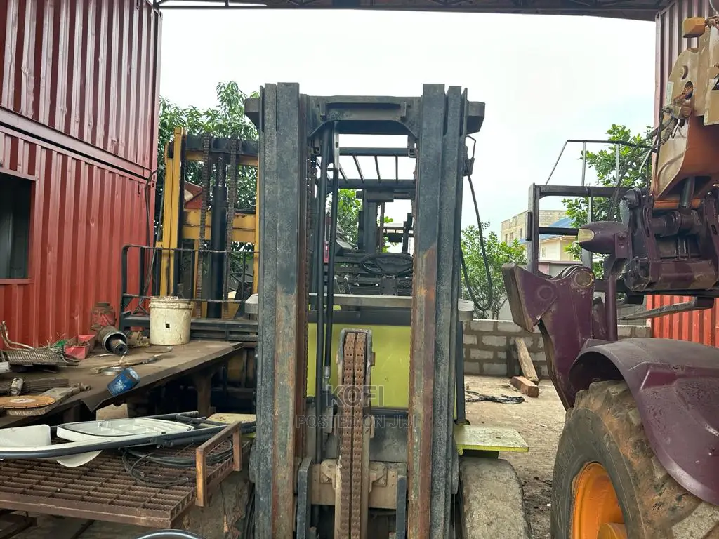 Forklift - 10,000 Lb Capacity Forklift