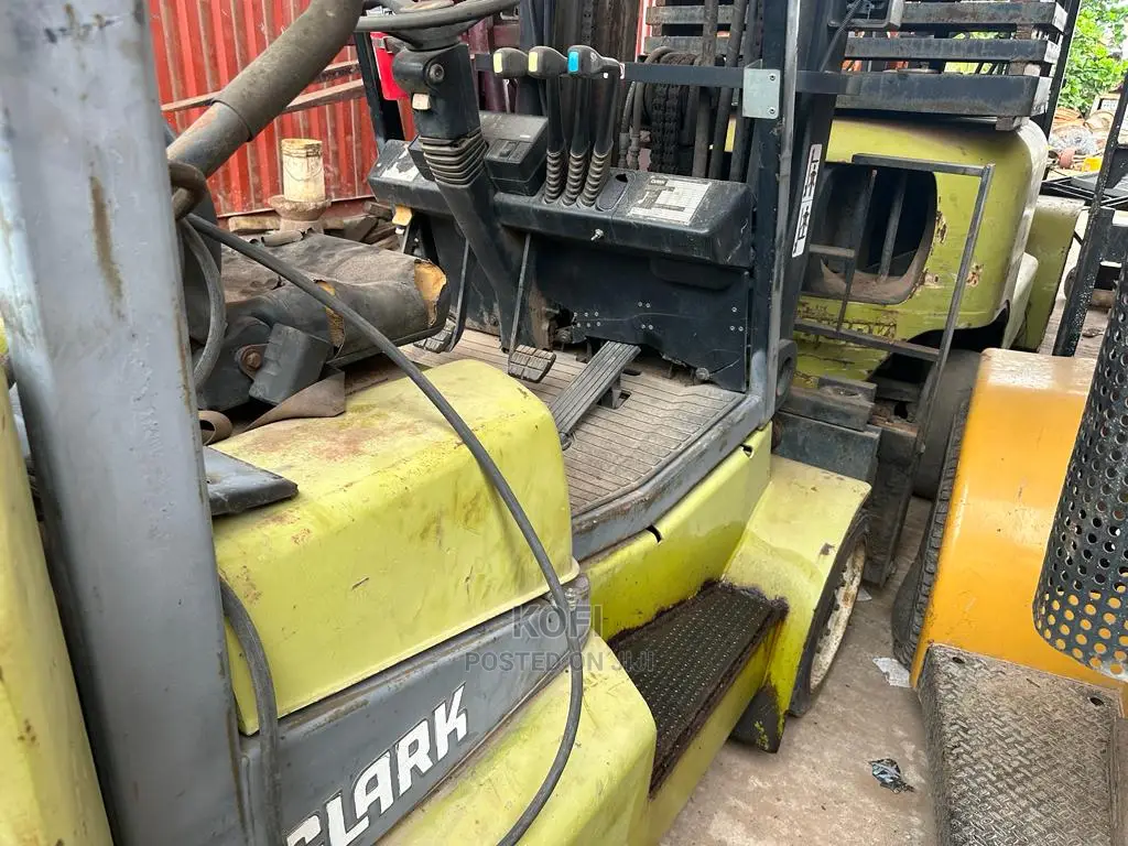 Forklift - 10,000 Lb Capacity Forklift