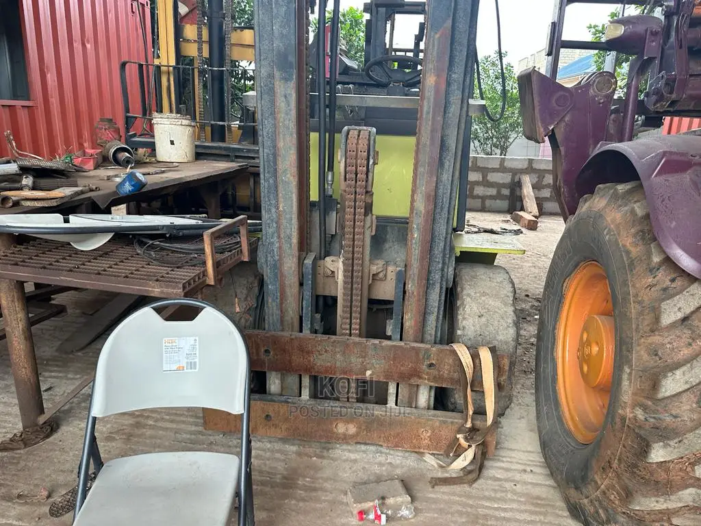 Forklift - 10,000 Lb Capacity Forklift