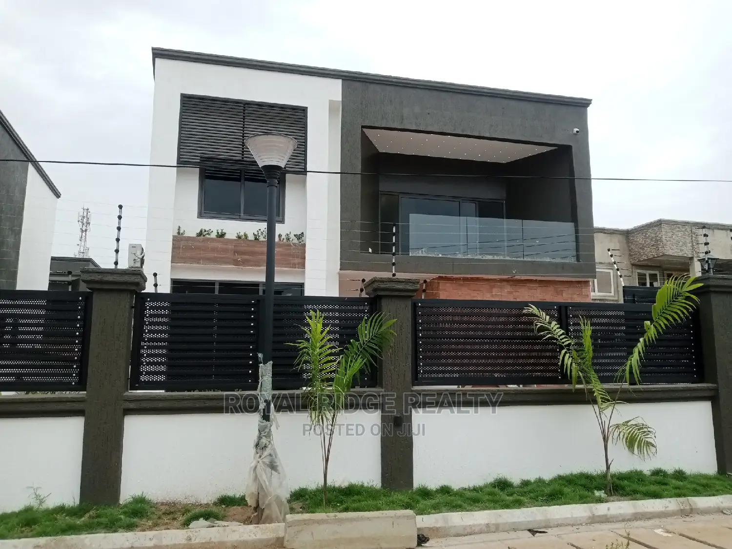 4bdrm Duplex in Tseaddo, Accra Metropolitan for sale