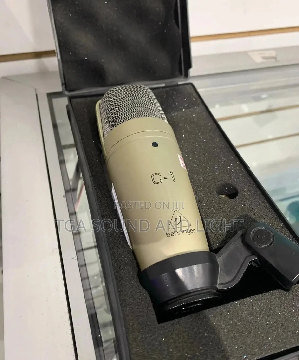 Behringer C-1 Medium-diaphragm Studio Mic