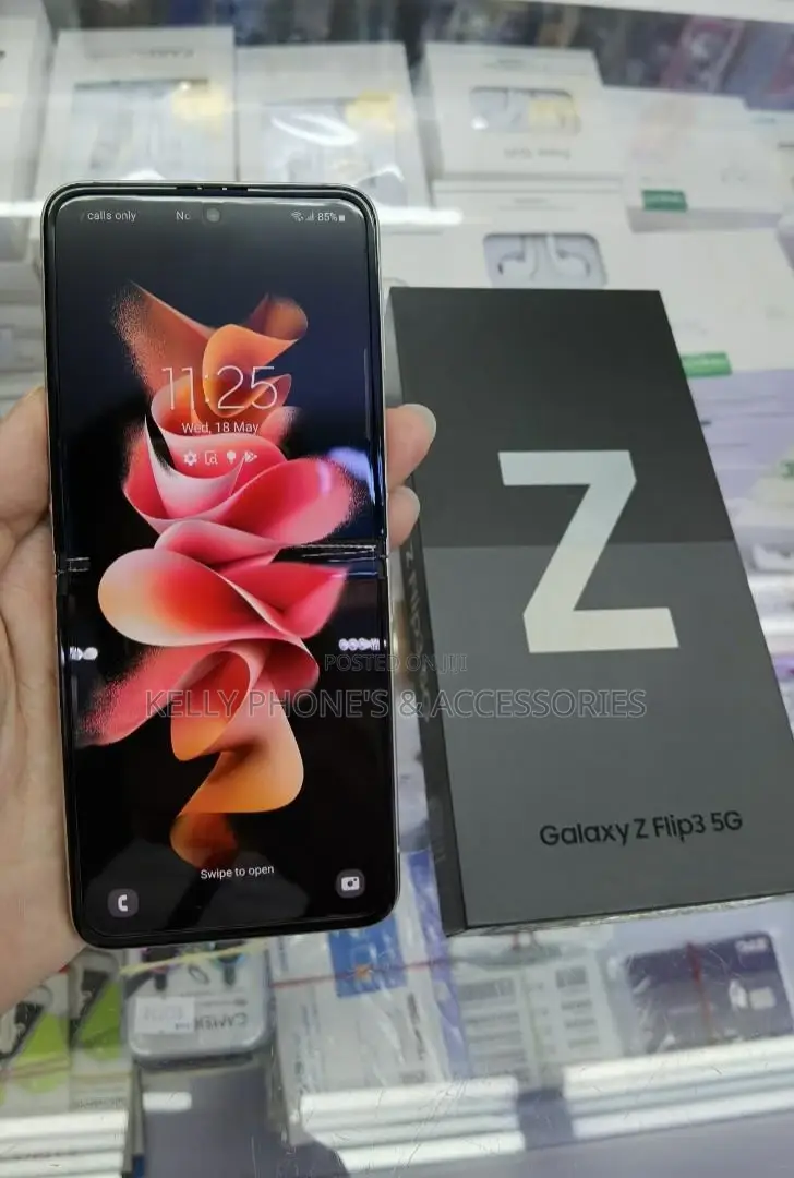 New Samsung Galaxy Z Flip4 256 GB Black