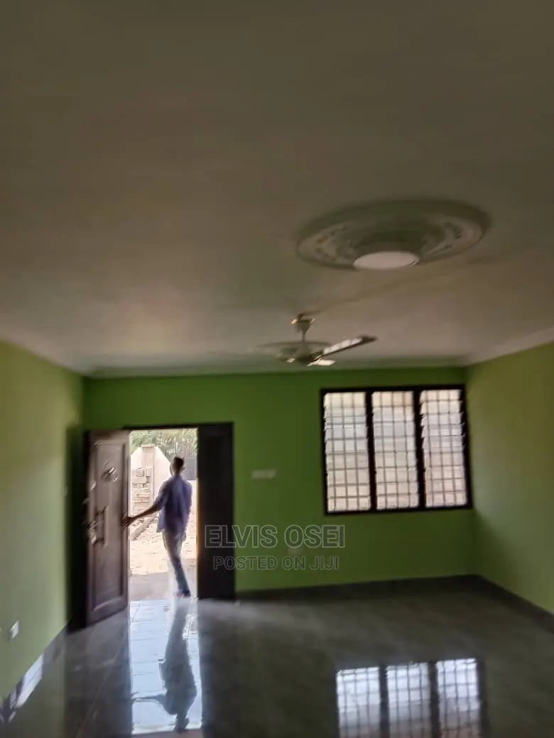 2bdrm Apartment in Center Maria, Kwashieman for rent