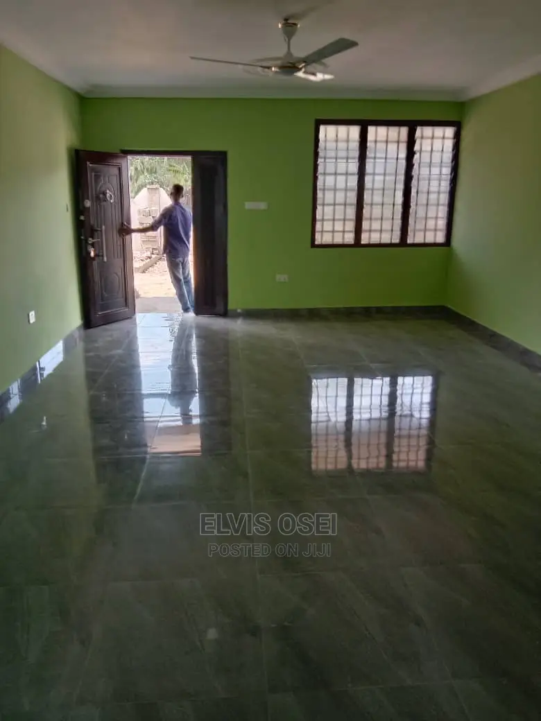 2bdrm Apartment in Center Maria, Kwashieman for rent