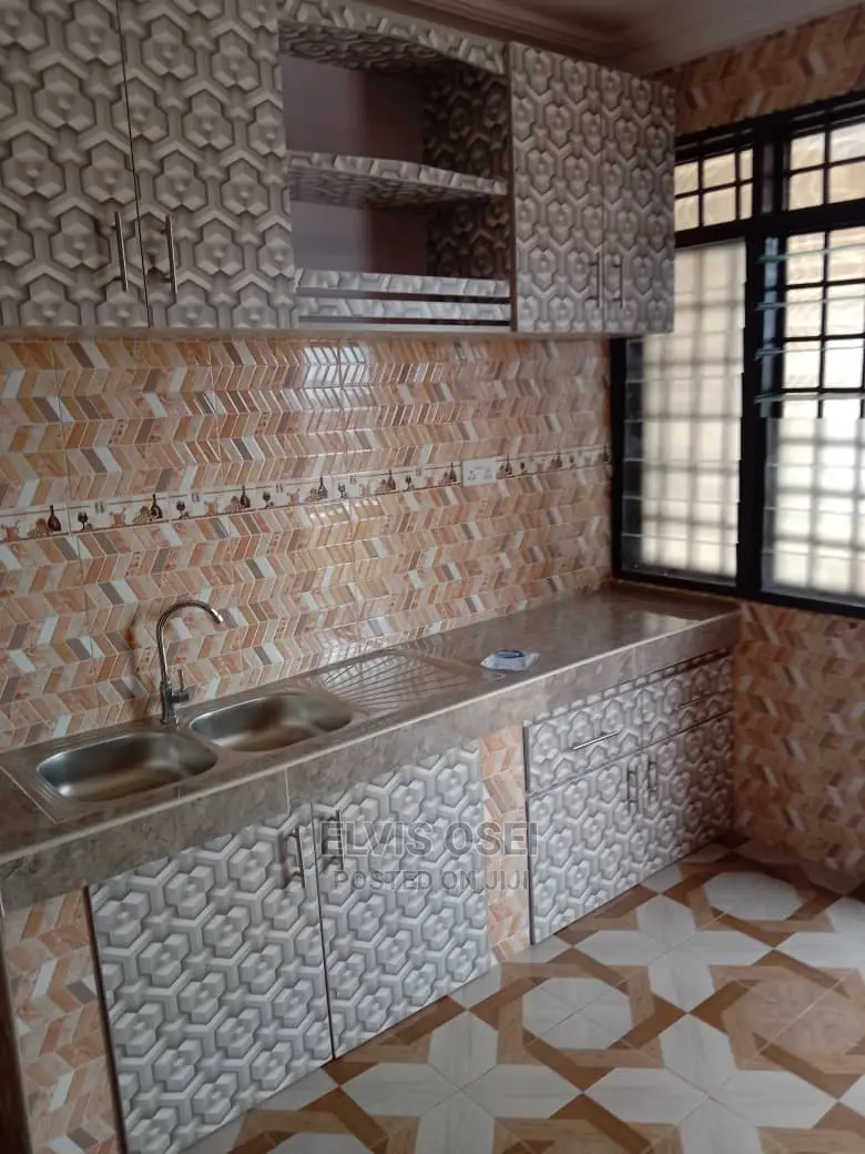 2bdrm Apartment in Center Maria, Kwashieman for rent