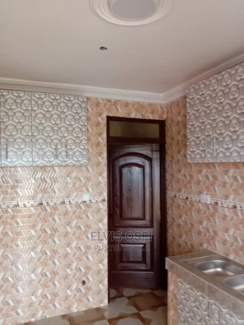 2bdrm Apartment in Center Maria, Kwashieman for rent