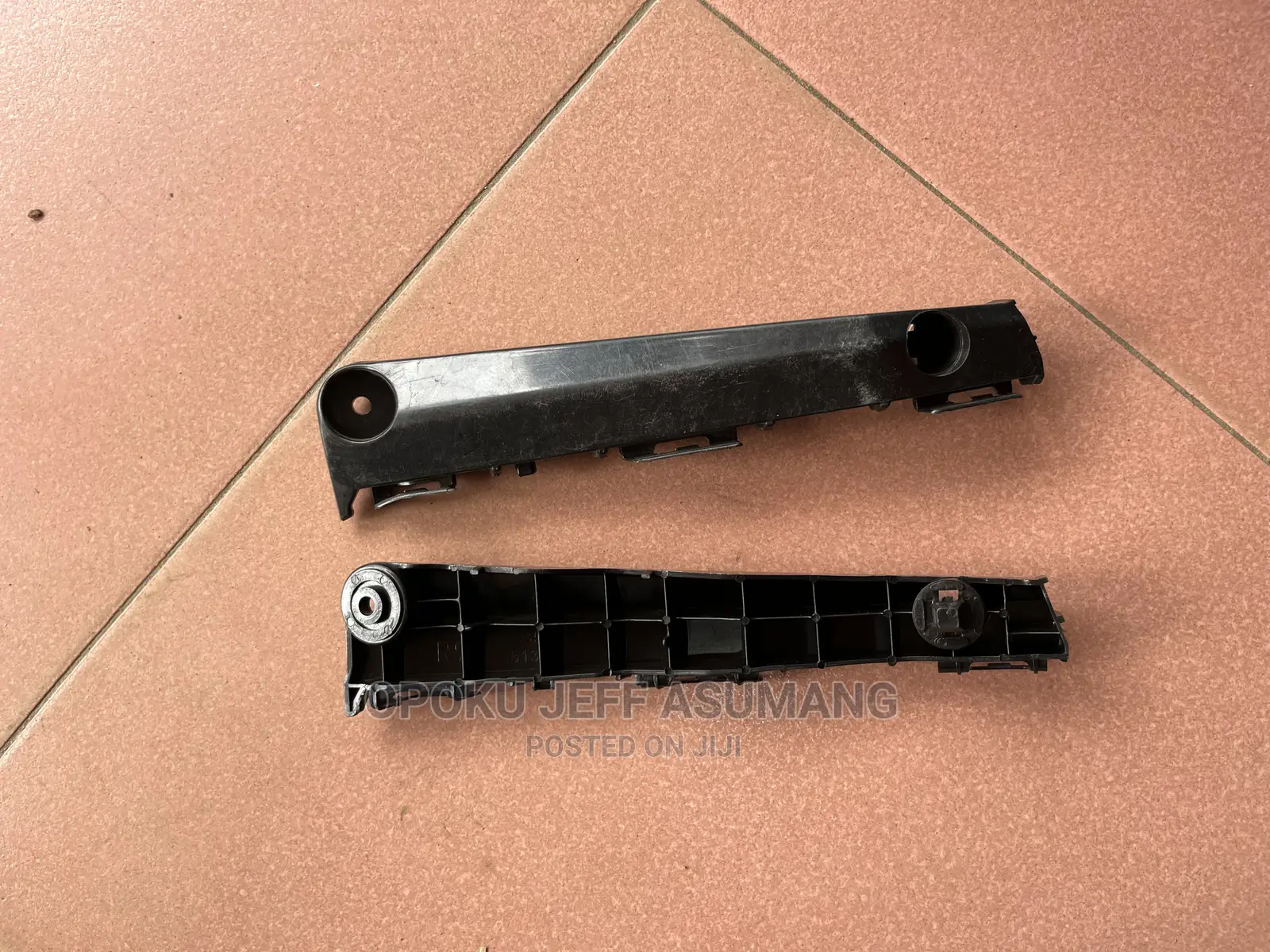 Camry Spider Fender Lock / Bracket
