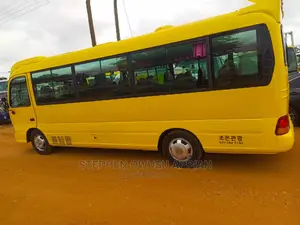 Hyundai County 2014 Yellow