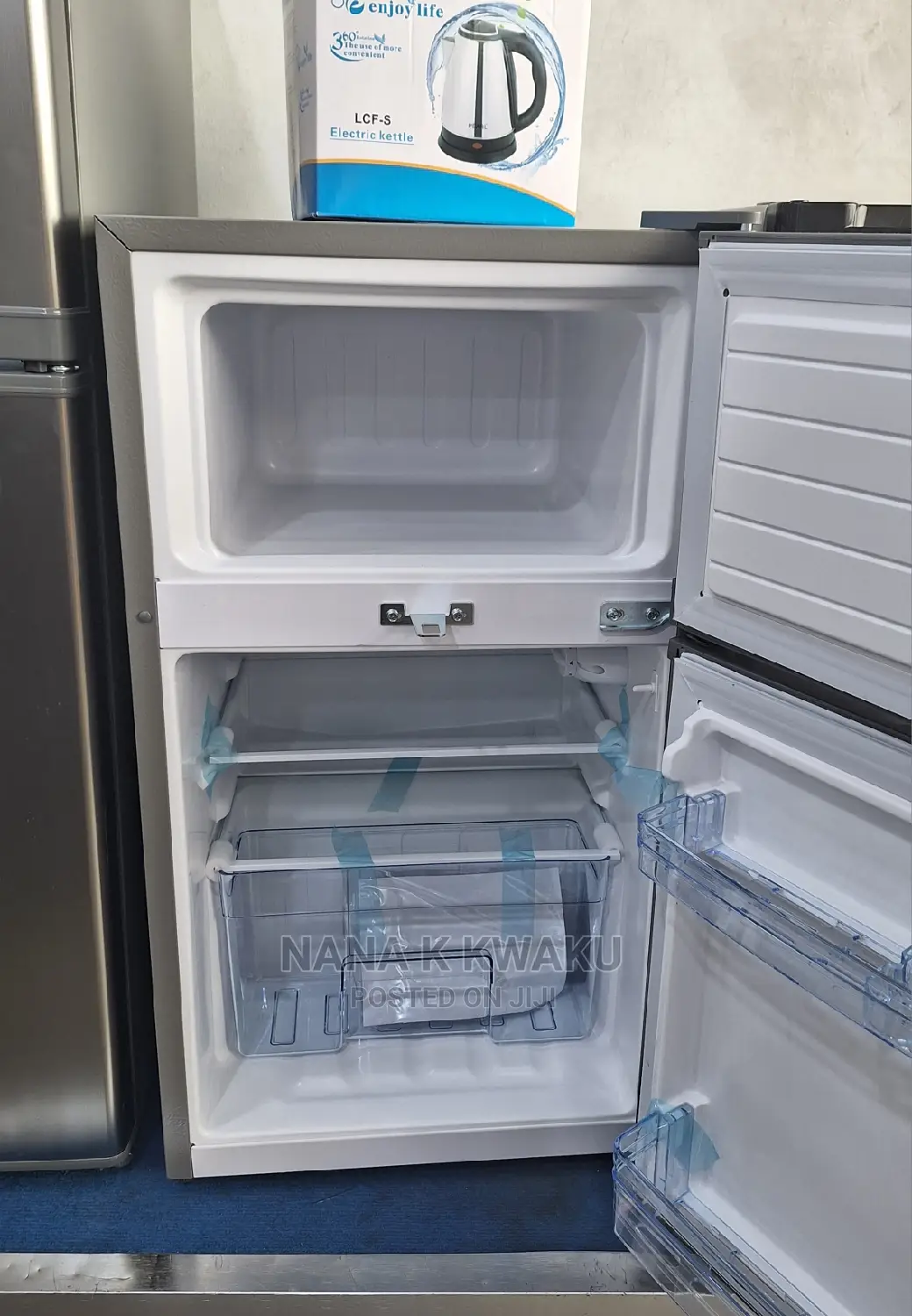Table Top Pearl PF10T Fridge
