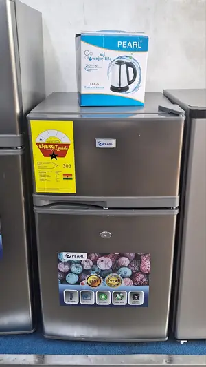 Table Top Pearl PF10T Fridge