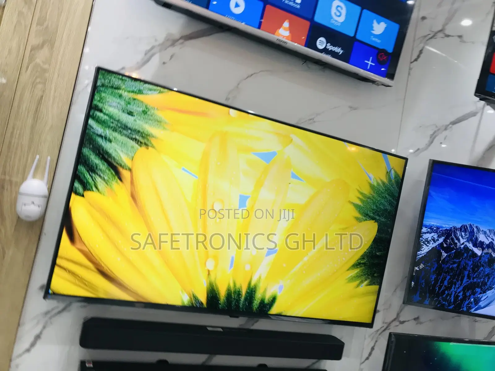 Best B8072 43 Inches Glossy Samsung Crystal UHD LED Tv