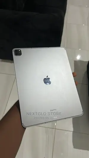Apple iPad Pro 12.9 (2022) 2 TB Silver