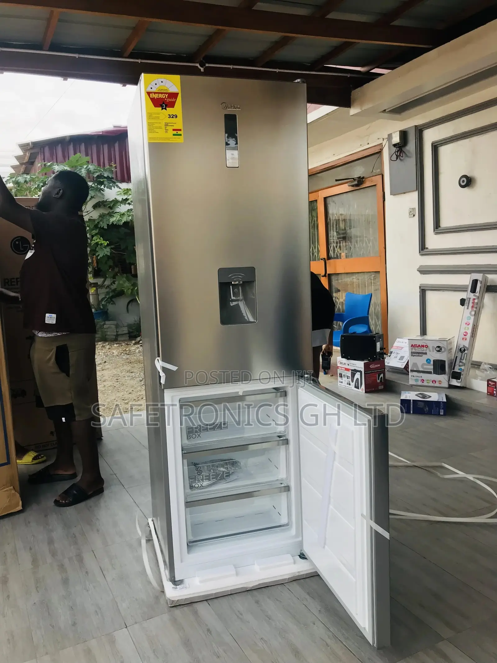 Midea Adjustable 302 Liters Doubledoor Bottomfreezer Fridge