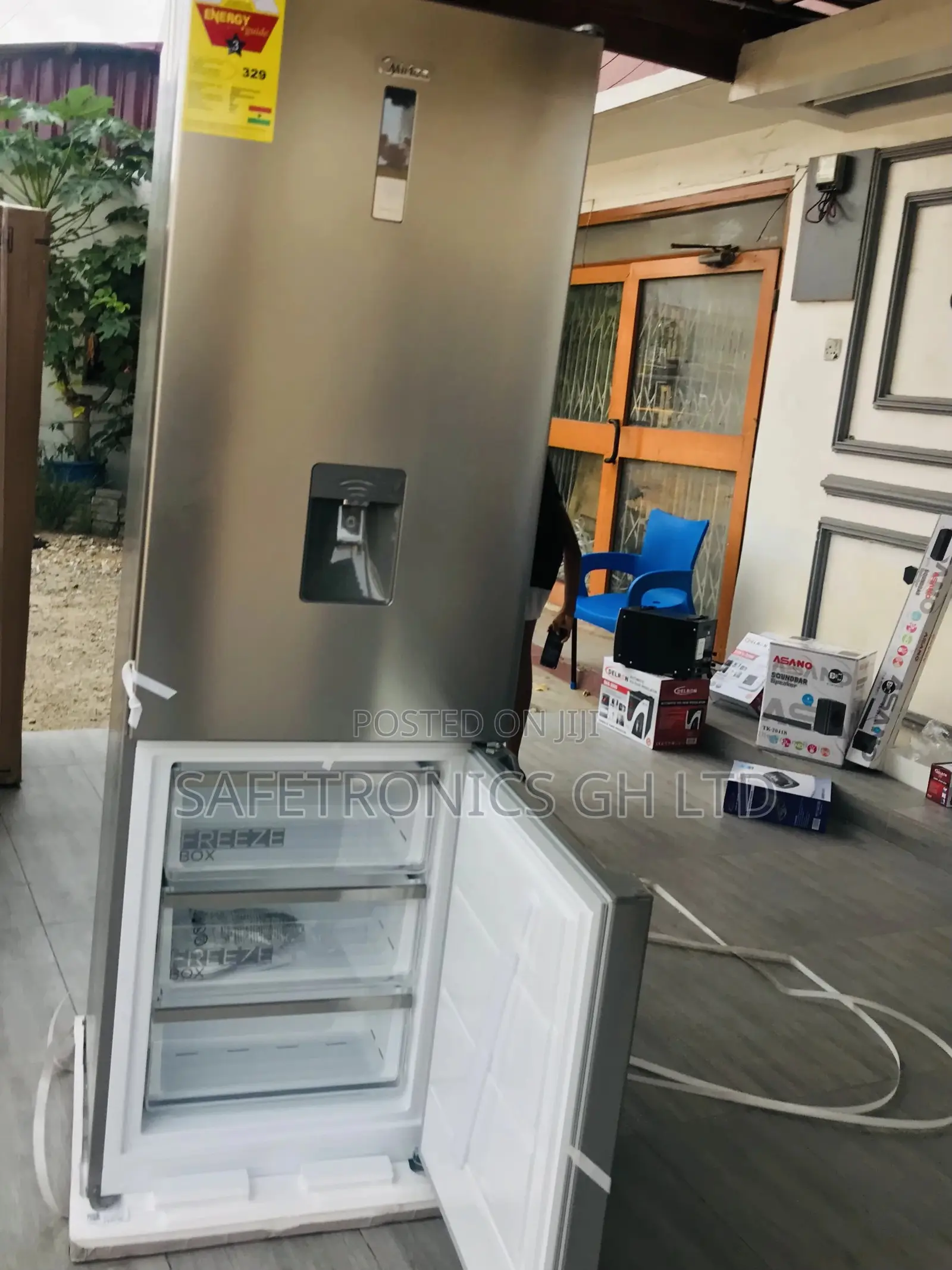 Bottomfreezer Durable Doubledoor 302 Liters Midea Fridge