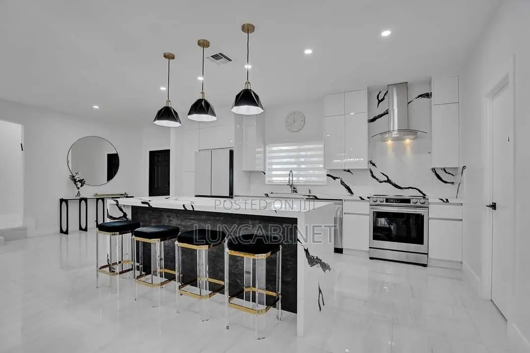 Simple and Luxurious Kitchen Cabinets