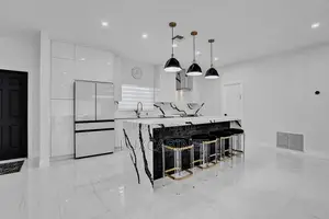 Simple and Luxurious Kitchen Cabinets