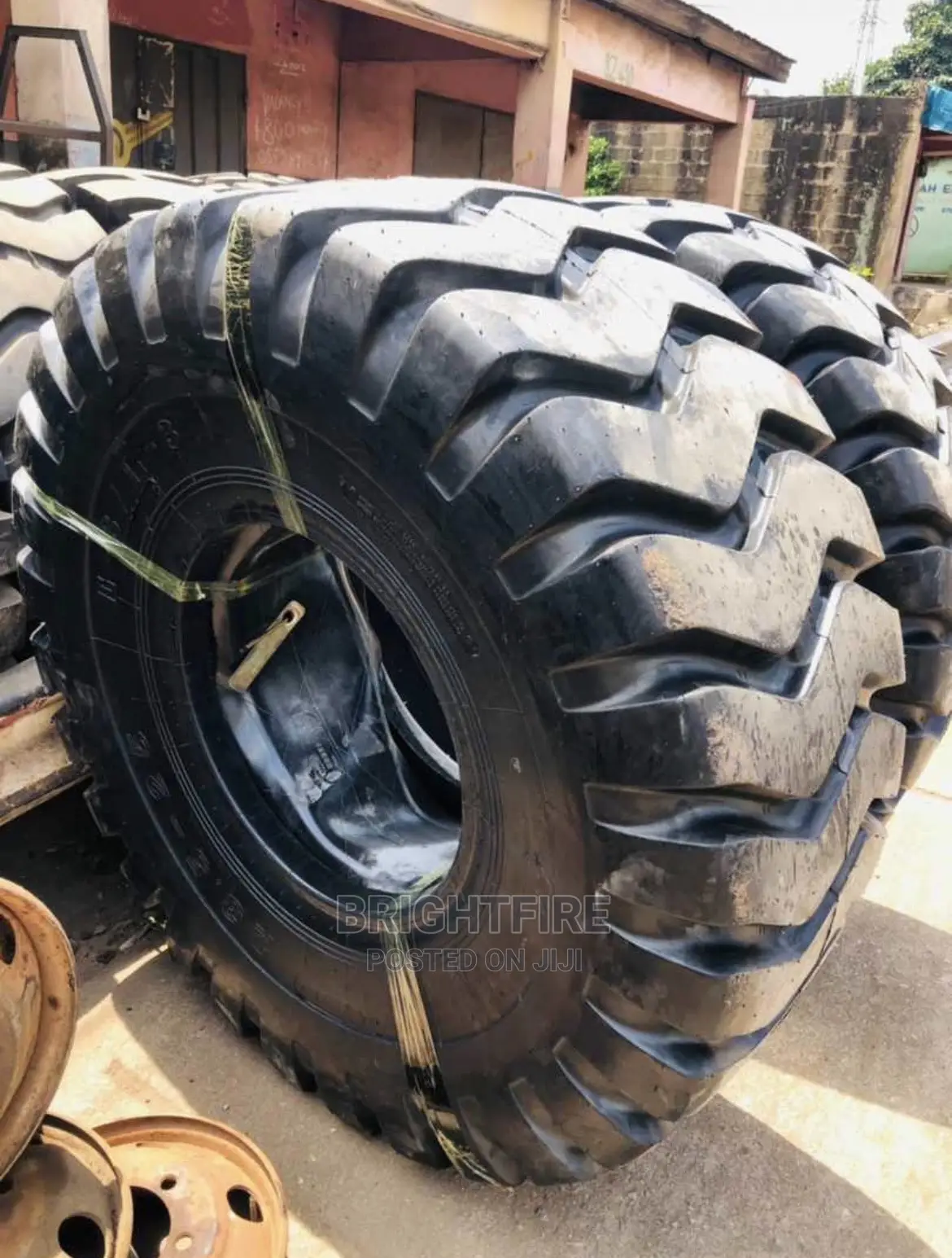 23.5-25 Heavy Duty Tire