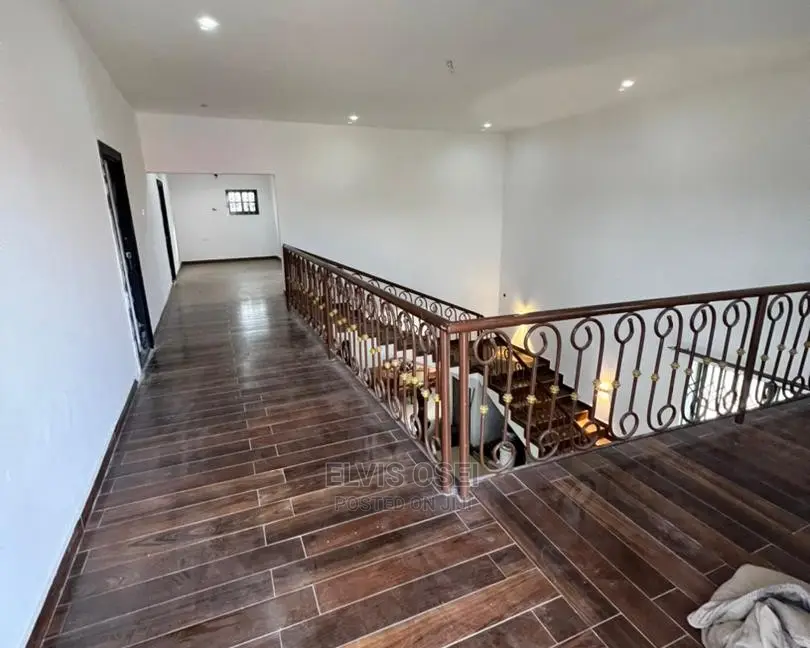 6bdrm House in Ablekuma Cp for sale