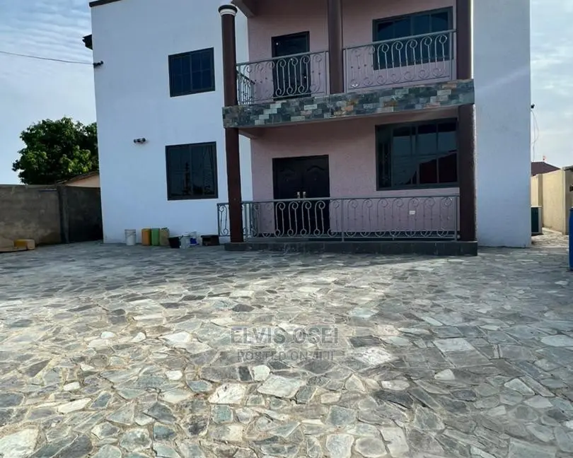 6bdrm House in Ablekuma Cp for sale