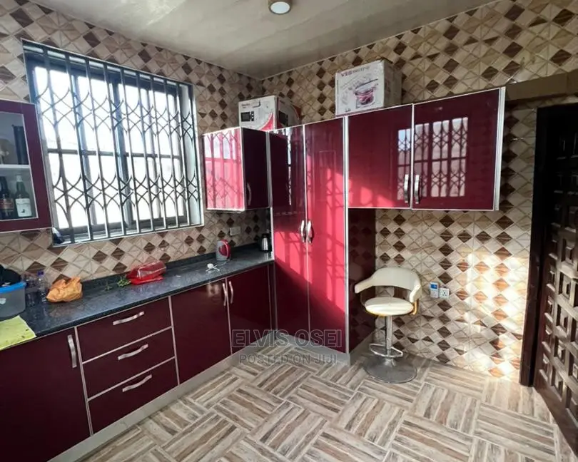 6bdrm House in Ablekuma Cp for sale