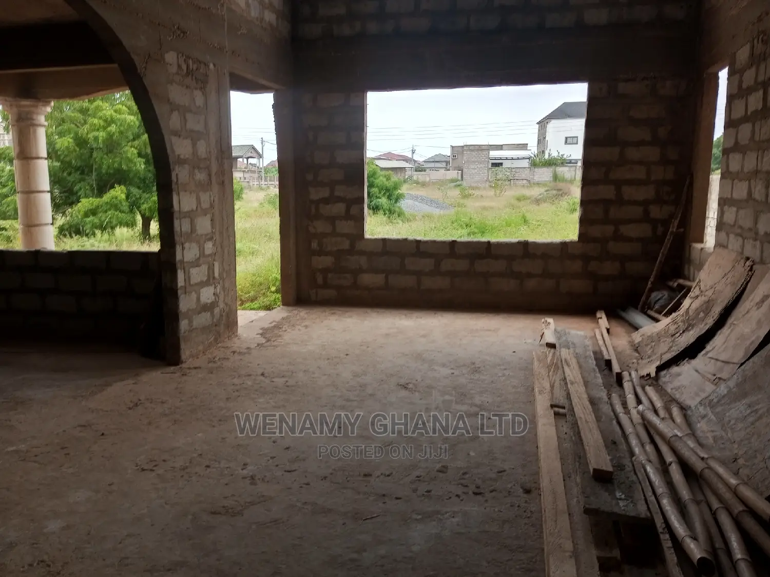 5bdrm Mansion in Emefs Estate, Tema Metropolitan for sale
