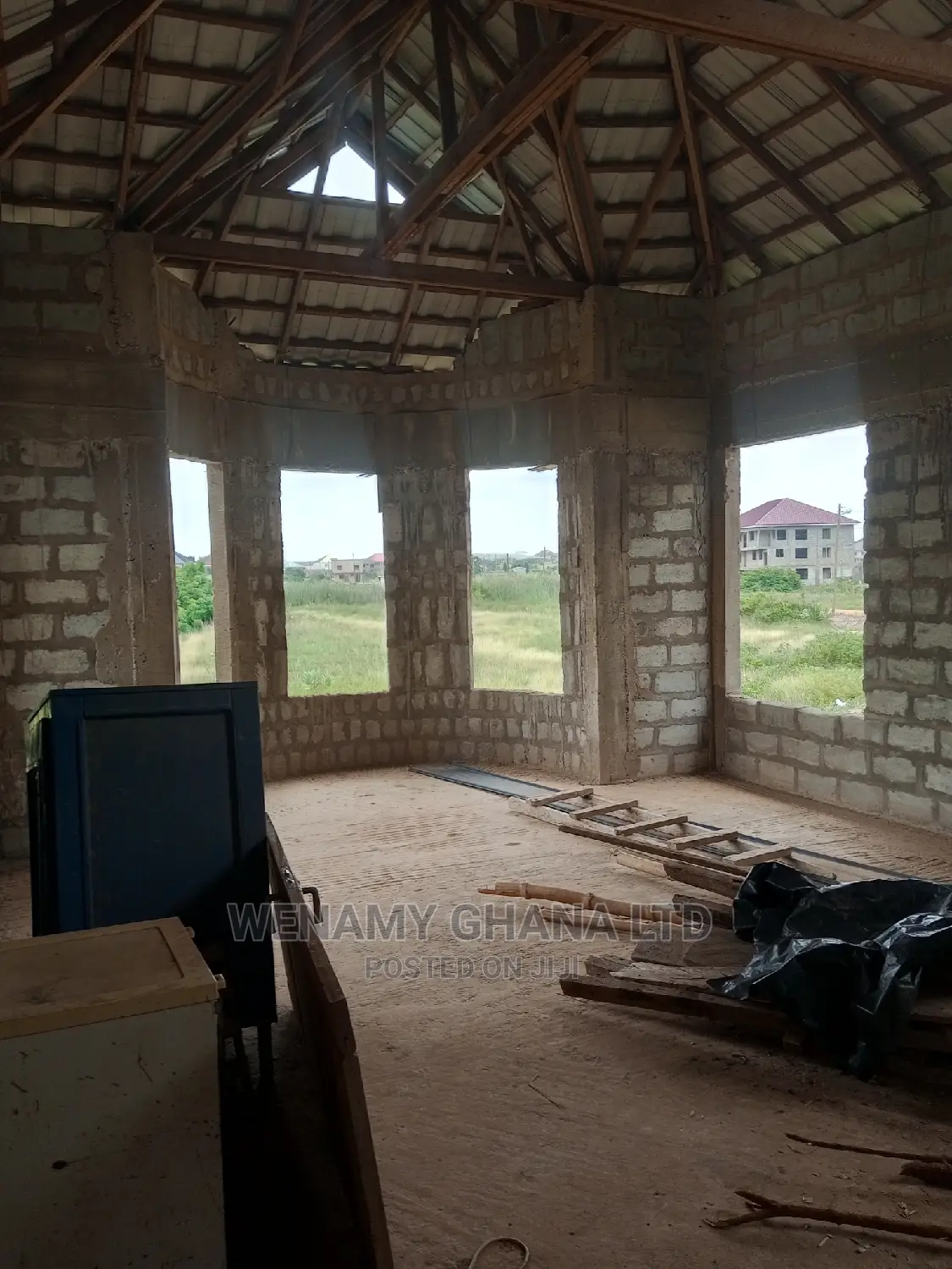 5bdrm Mansion in Emefs Estate, Tema Metropolitan for sale