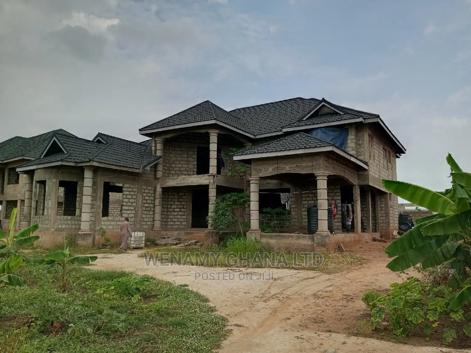 5bdrm Mansion in Emefs Estate, Tema Metropolitan for sale
