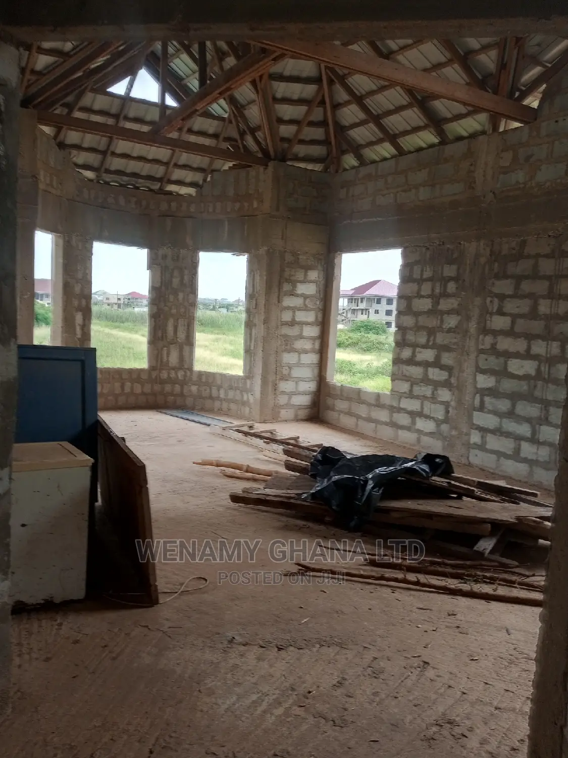 5bdrm Mansion in Emefs Estate, Tema Metropolitan for sale