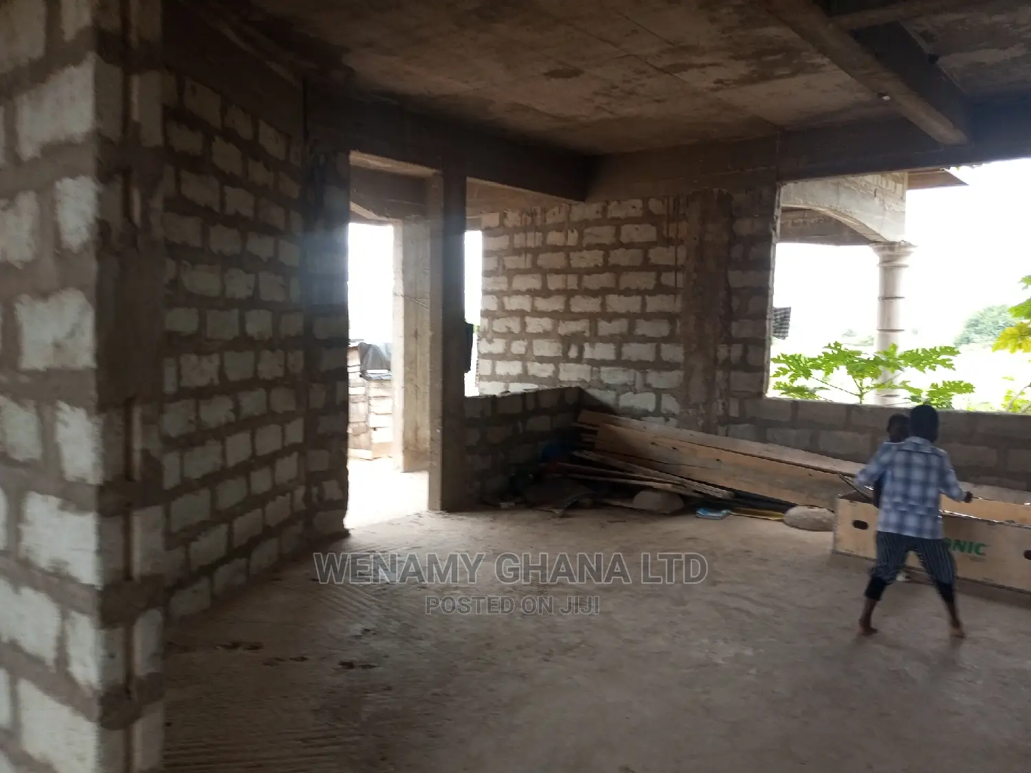 5bdrm Mansion in Emefs Estate, Tema Metropolitan for sale